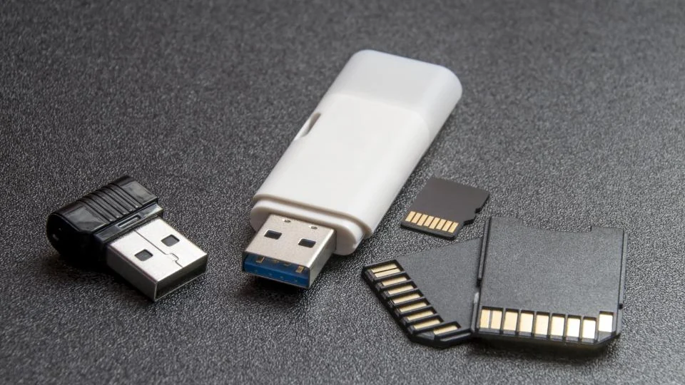 Memory card and USB drives on a grey surface
