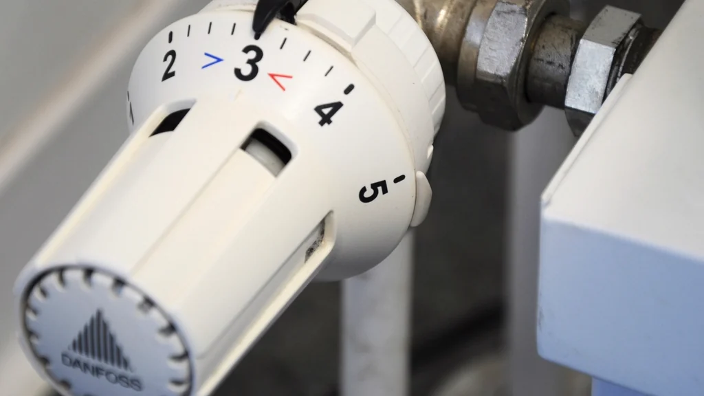 Thermostat valve fitted to a radiator