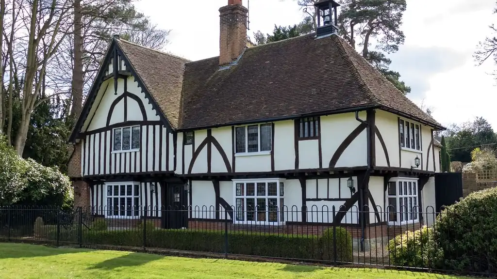 Traditional house seen from the front garden